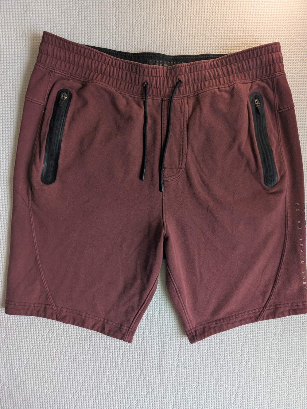 Abercrombie & Fitch Y2K Men's Drawstring Athletic Shorts in Deep Burgundy